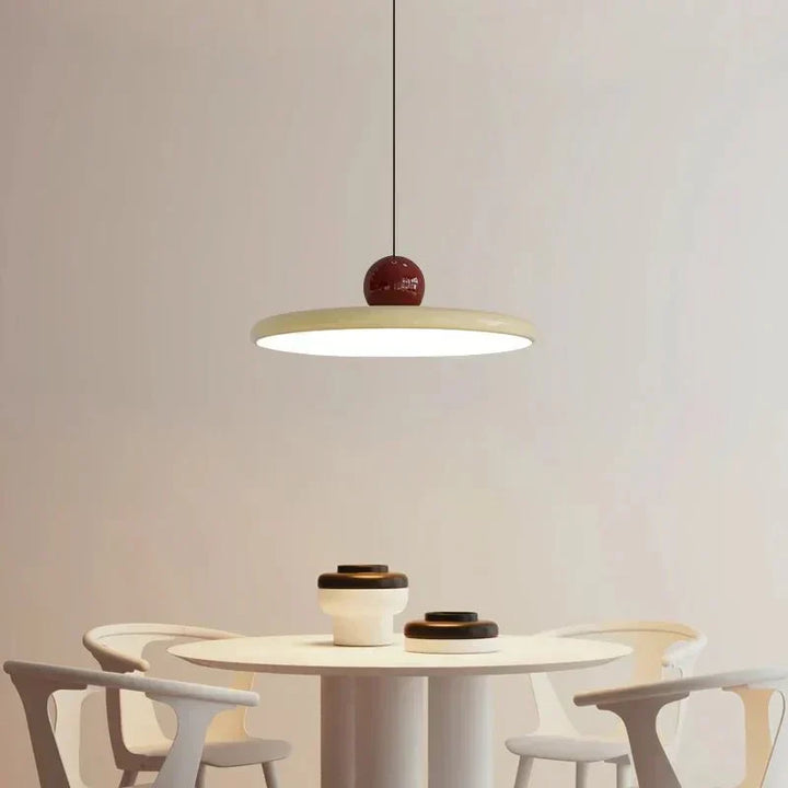 Elegante Glas-Hängelampe im modernen Bauhaus-Stil. Ideal als Designlampe für Wohn- oder Esszimmer.