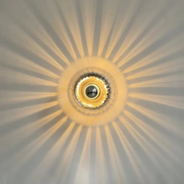 Elegante Wandlampe aus Glas & Metall für Wohnzimmer, Schlafzimmer oder Flur. Modernes Bauhaus Design.