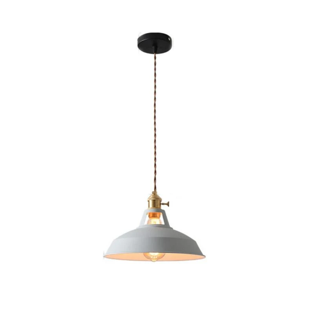 Designer-Hängelampe: Bunte LED-Deckenleuchte, modern, schafft Atmosphäre im Schlafzimmer.