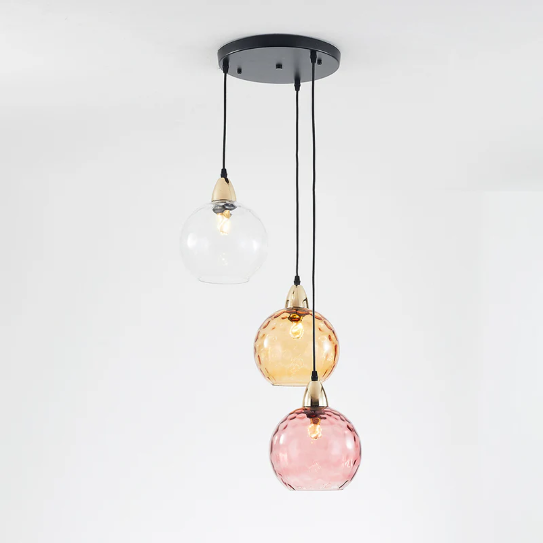 Minimalistische moderne Pendelleuchte Cascade mit 3 Lampen. Für zeitgenössisches Design.