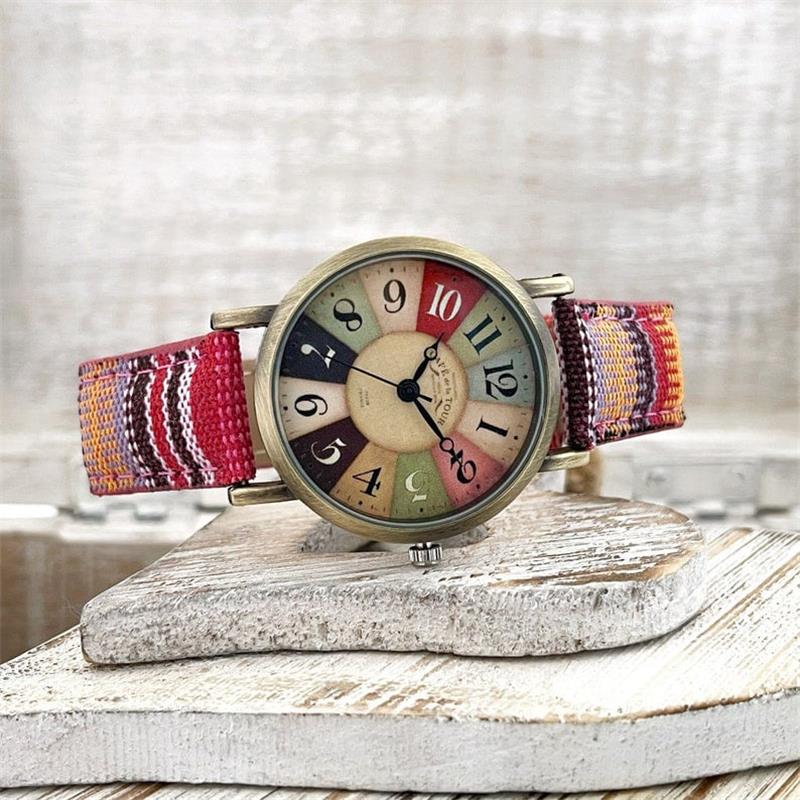 Stylische Damen-Armbanduhr mit Regenbogenmuster. Ein vielseitiges Accessoire aus PU-Leder, passend zu vielen Outfits.