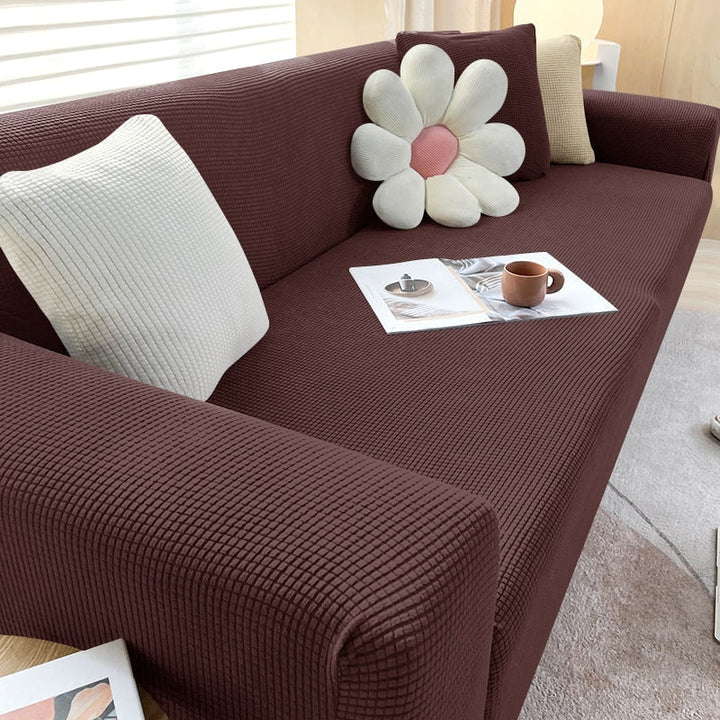 Praktischer Sofaüberzug, elastisch, in Rot, langlebiger Möbelschutz, ideal für Familien mit Tieren.