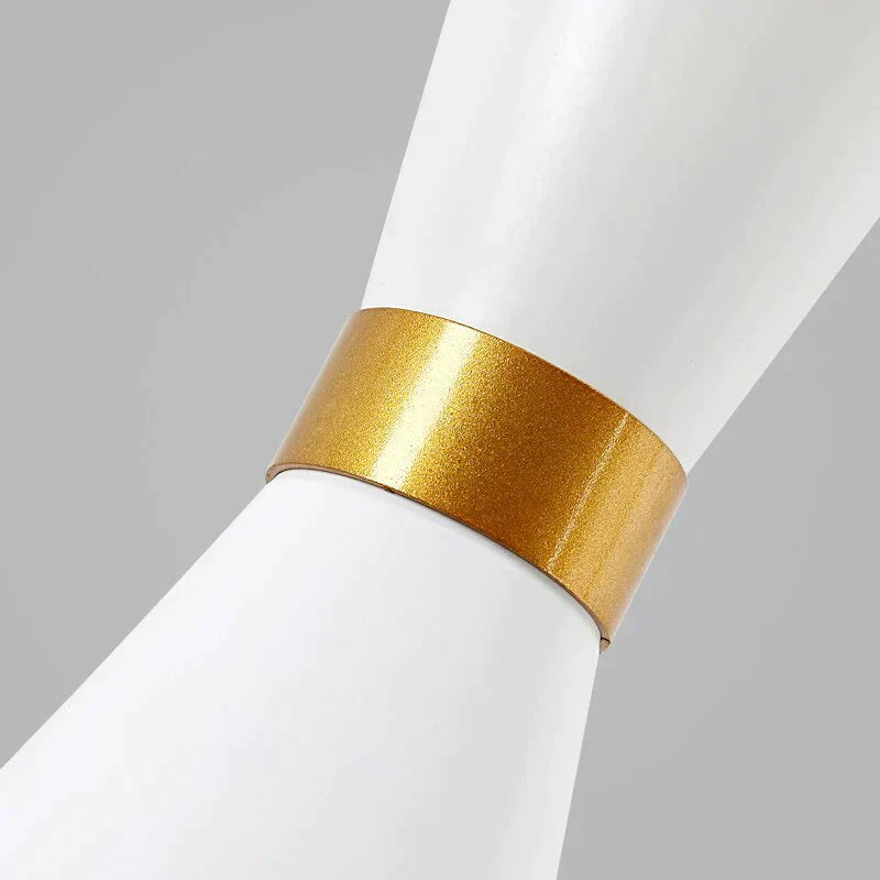 Weiße moderne Esszimmerlampe, LED-kompatibel, für stilvolle Innenbeleuchtung über dem Esstisch.