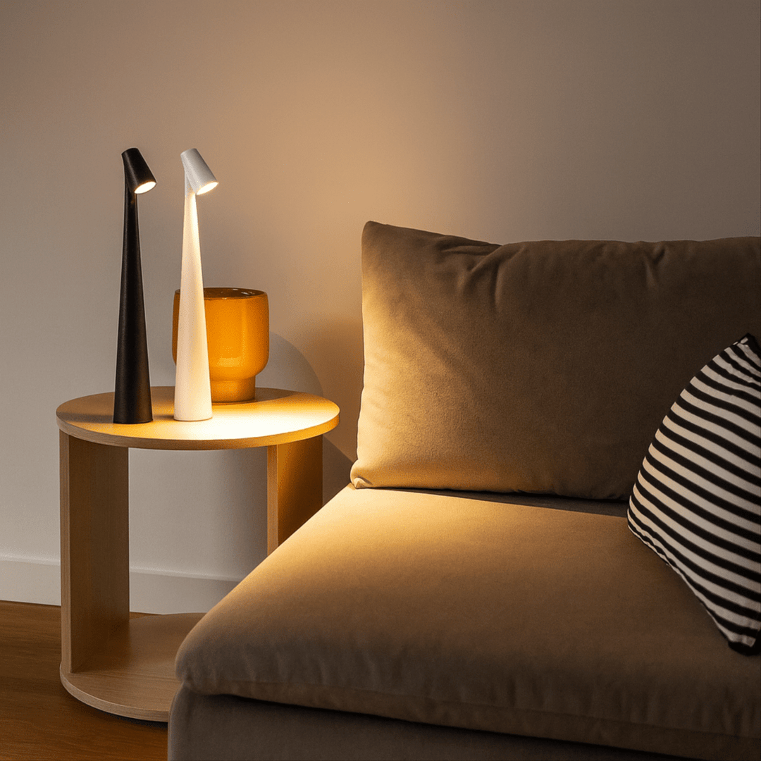 Energiesparende dimmbare LED Tischlampe, kabellos & wiederaufladbar. Modern für drinnen & draußen.