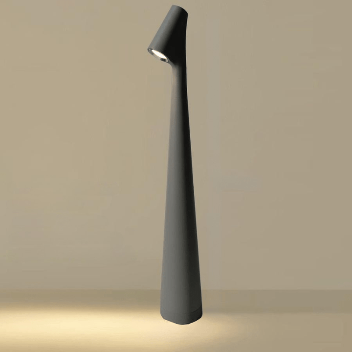Vielseitige dimmbare LED Tischlampe, kabellos & wiederaufladbar, für Innen und als Terrassenlampe.
