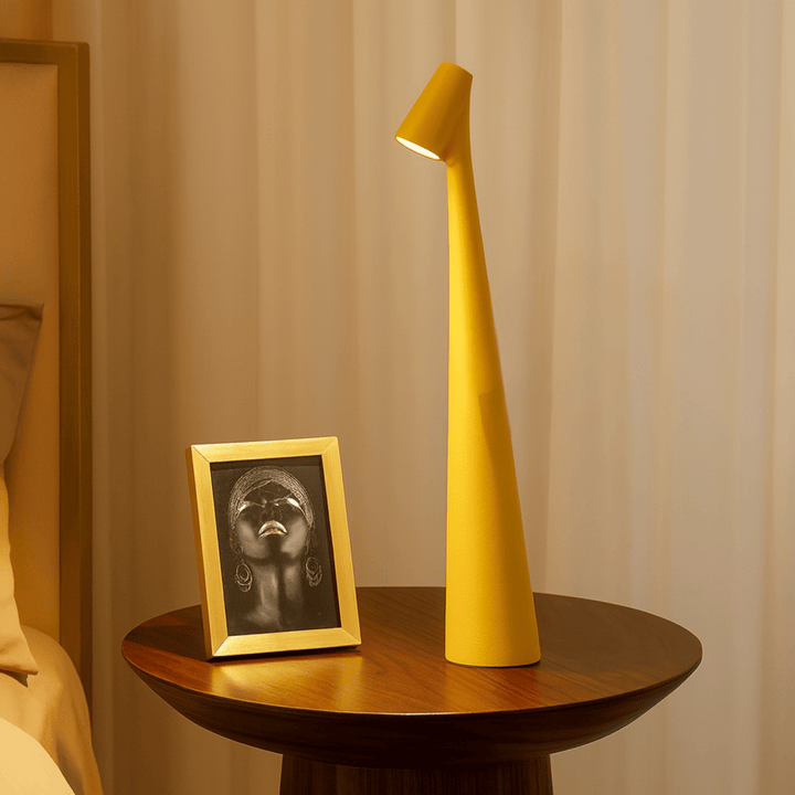 Robuste Metall LED Tischlampe, kabellos, dimmbar & wiederaufladbar. Modernes Design für Akzentlicht.