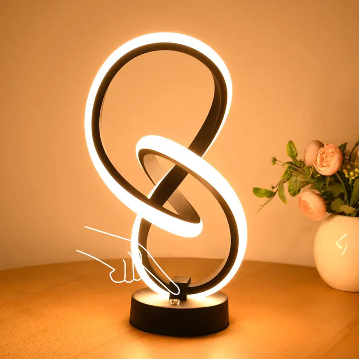 Moderne dimmbare LED Lampe Elara, ideal als stilvolle Wohnzimmerlampe oder Schlafzimmerbeleuchtung.