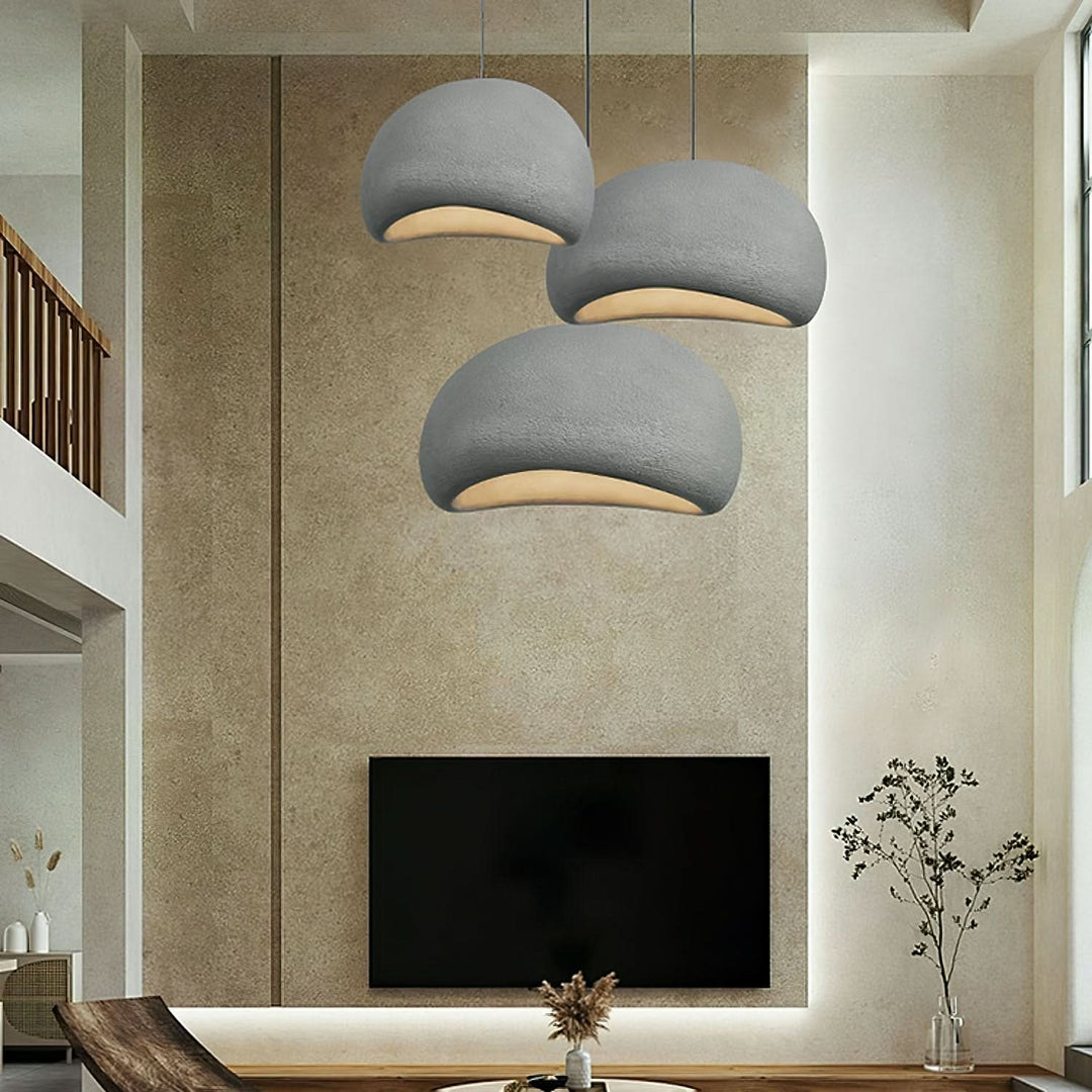 Zeitgemäße Pendelleuchte, dimmbar, für stilvolle Beleuchtung in Wohn- und Esszimmer.
