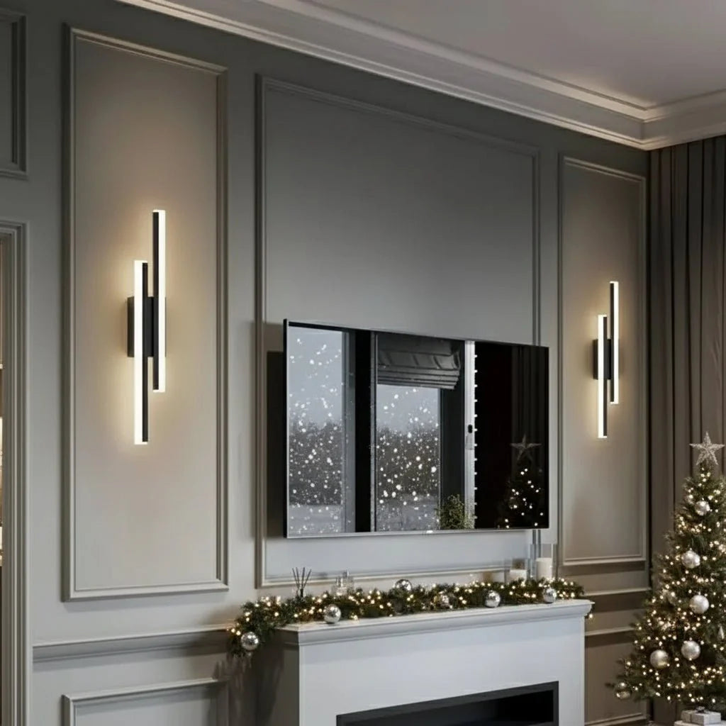 Schlanke LED-Wandlampe, dimmbar, gold. Moderne Innenbeleuchtung für ein stilvolles Ambiente im Schlafzimmer.