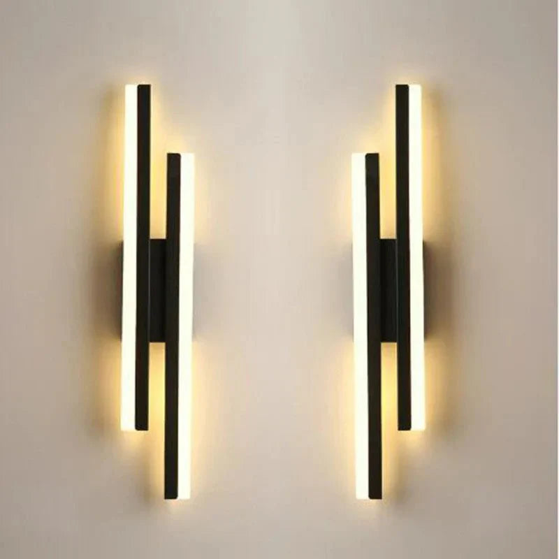 Zeitlose dimmbare LED-Beleuchtung für die Wand in Schwarz. Perfekt für Wohnzimmer mit variablen Farbmodi.