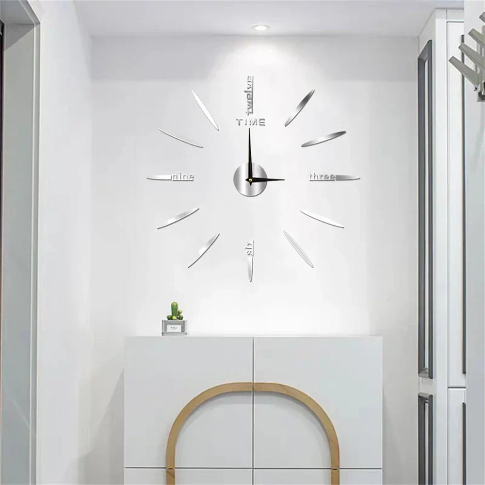Stilvolle, große DIY Wanduhr aus Acryl für Wohnzimmer. Modernes Design mit Spiegeleffekt.