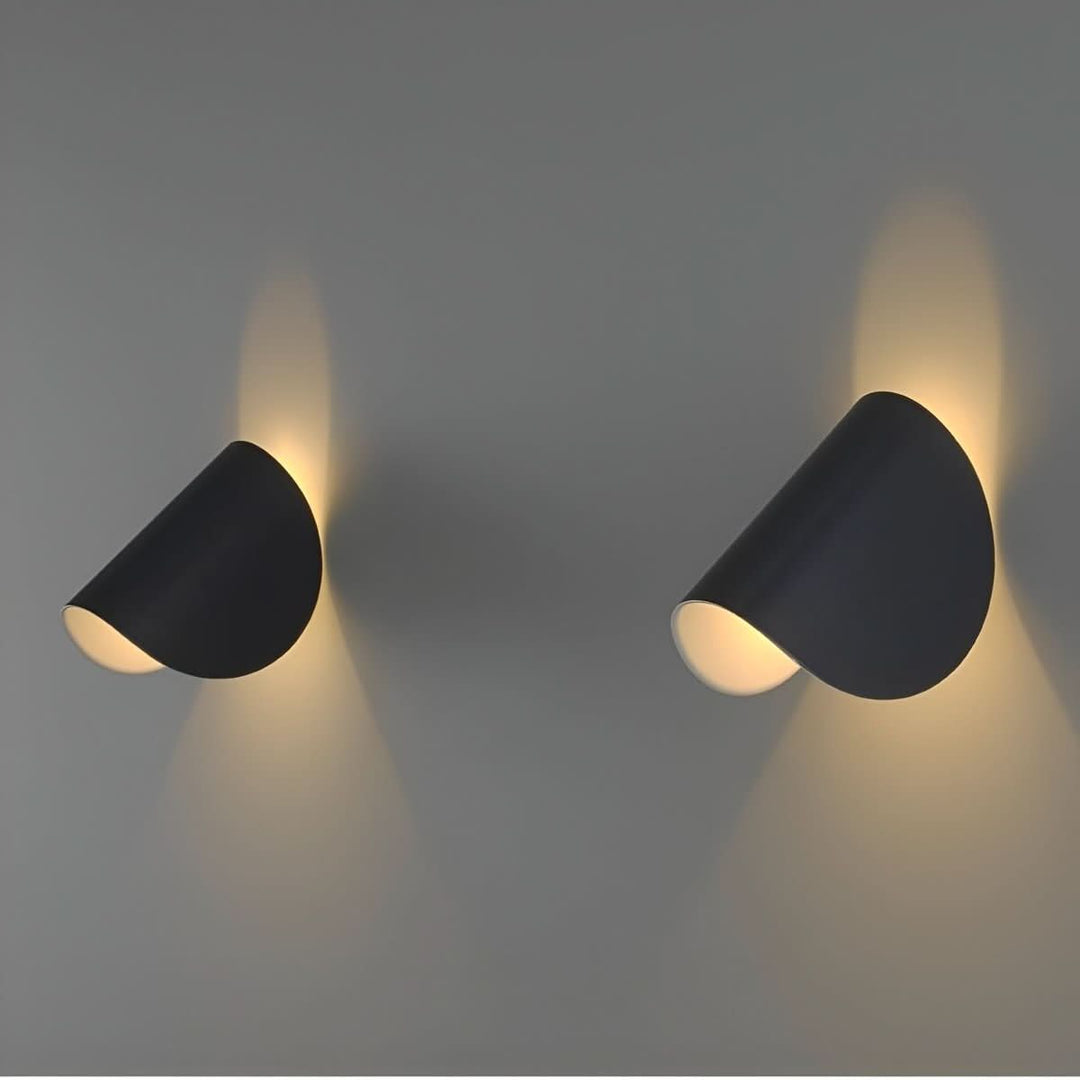 Gezielt ausrichtbare drehbare LED-Wandleuchte für individuelle Raumbeleuchtung. Modern, minimalistisch, energieeffizient.