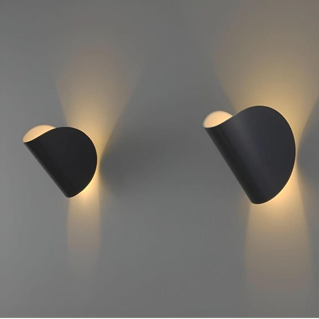 Elegante, minimalistische Designer-Wandleuchte, drehbar. Stilvolle LED-Innenbeleuchtung für modernes Wohnzimmer.