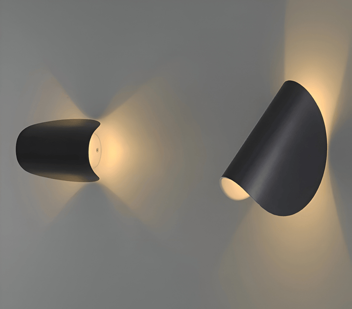 Sanfte, indirekte LED-Beleuchtung durch drehbare Wandleuchte. Schafft entspannte Atmosphäre im Schlafzimmer. Energieeffizient.
