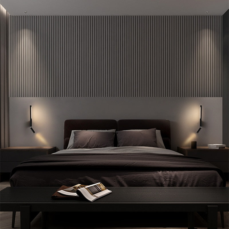 Elegante schwarze LED-Wandleuchte, modern & drehbar, ideal als Nachttischlampe im Schlafzimmer.