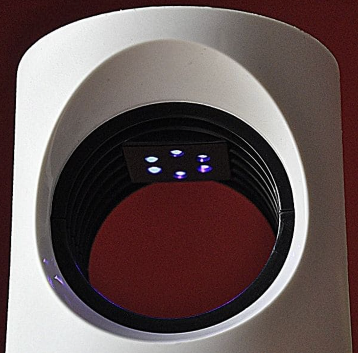 Tragbare USB-Mückenfalle für flexible Nutzung zuhause und unterwegs. Chemiefreie Insektenbekämpfung mit UV-Licht.