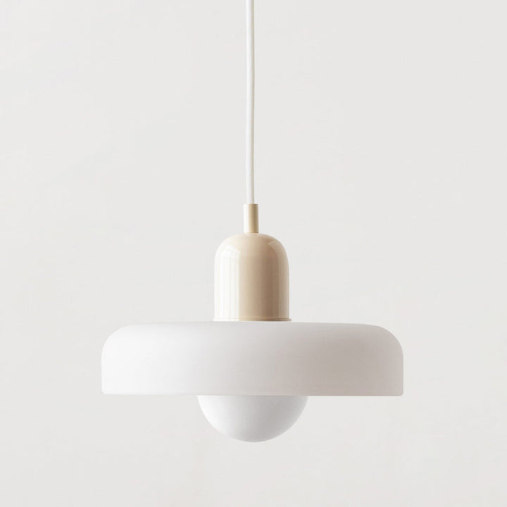 Moderne Glas-Hängelampe, farbenfroh, für eine einzigartige Lichtgestaltung.