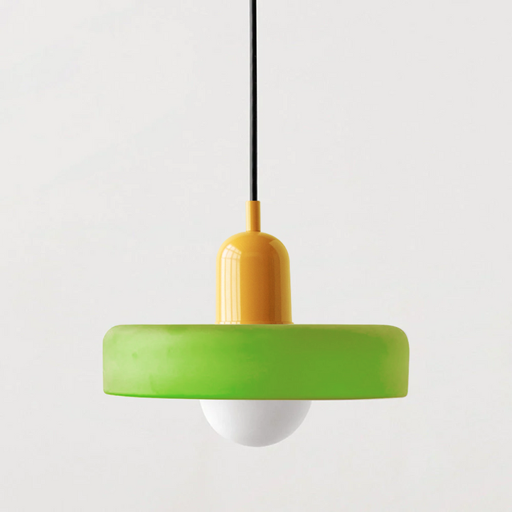 Stilvolle Glas-Pendelleuchte, mehrfarbig, für eine einzigartige Wohnraumbeleuchtung.