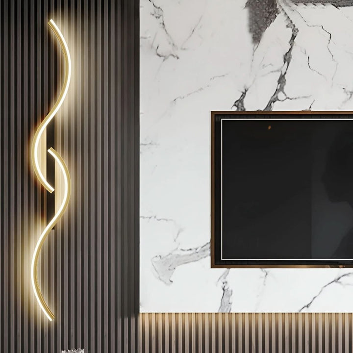 Gebogene SCHWUNG Designer-Wandleuchte mit energiesparender LED-Technik. Dynamisches Lichtelement für Ihr Zuhause.