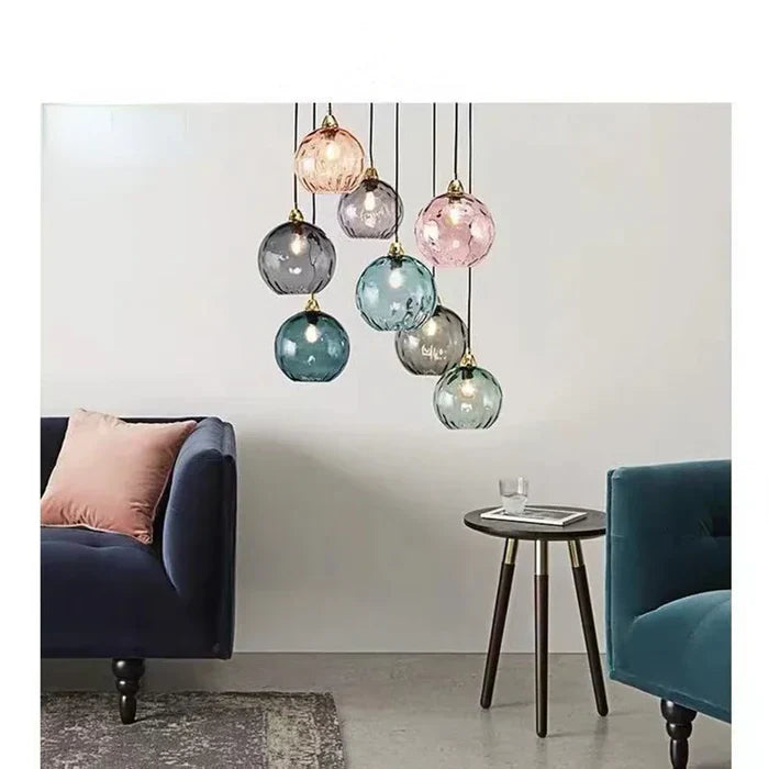 Moderne Glas-Kugel-Hängeleuchte für stilvolle Wohnzimmer- und Esszimmerbeleuchtung.