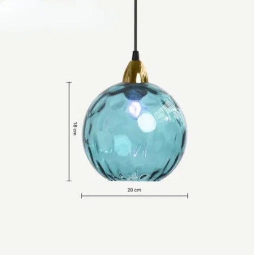 Design-Pendelleuchte: Glaskugel-Deckenlampe für ein elegantes Ambiente in jedem Raum.
