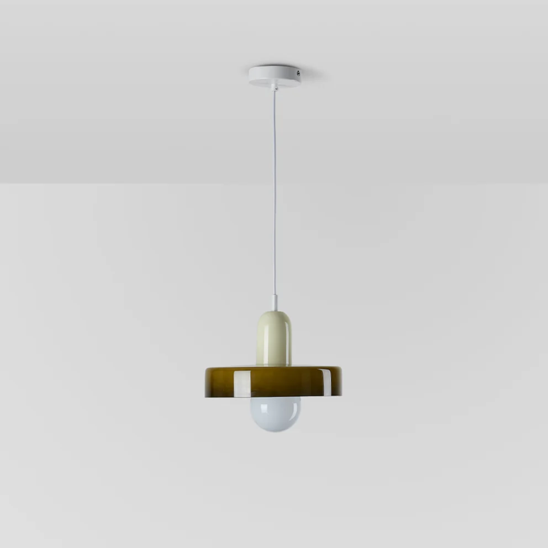 Moderne Hängelampe aus Glas mit LED. Stimmungsvolle Deckenleuchte für Esszimmer und Schlafzimmer.