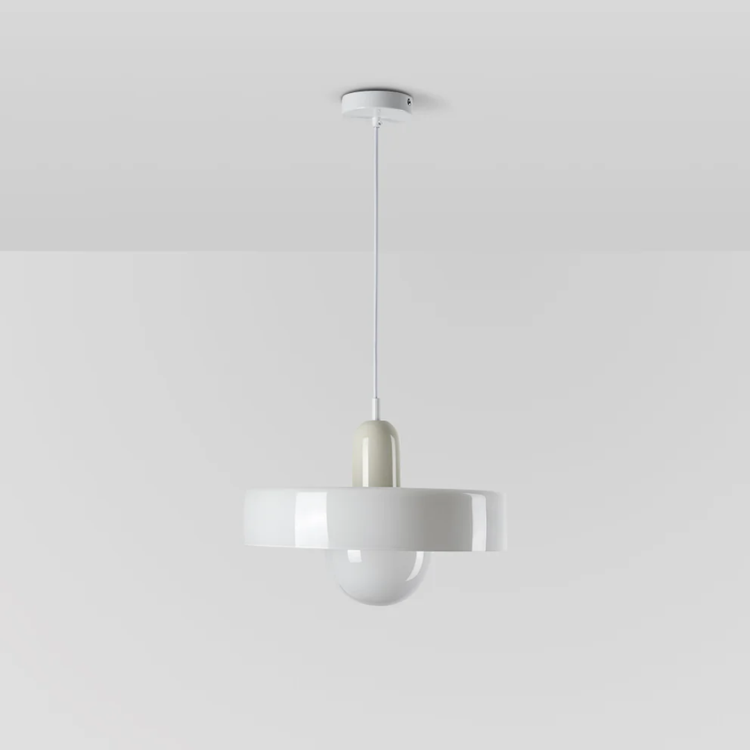 Energieeffiziente Glaslampe: Moderne LED Pendelleuchte für ein stilvolles Ambiente im Wohnbereich.