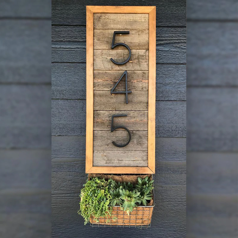 Designschild: Stilvolle Hausnummer "15A" aus gebürstetem Edelstahl. Perfekte Außendekoration.