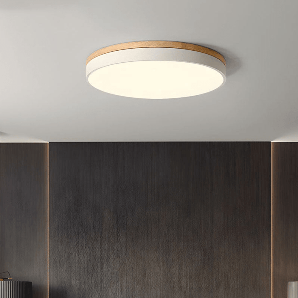 Runde Designer-Deckenlampe aus Holz mit integrierter LED und modernem Farbakzent für stilvolle Innenbeleuchtung.