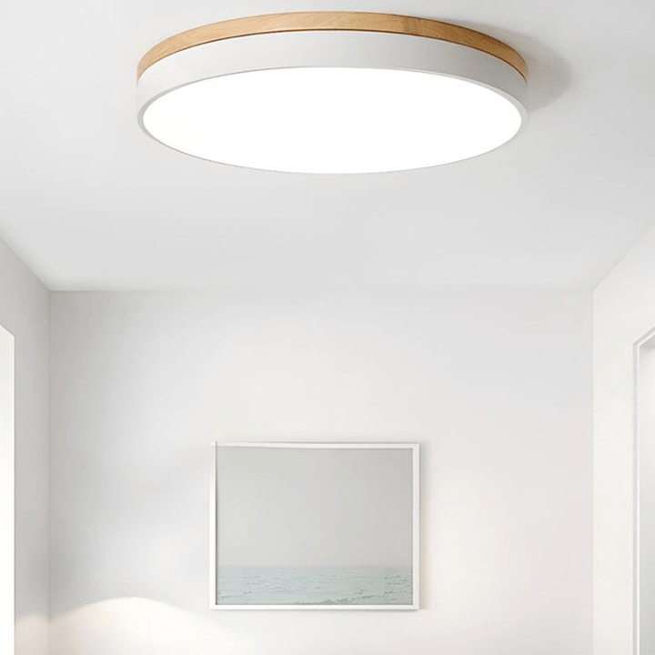 Holz-Deckenlampe modern mit LED-Licht und Farbakzent. Runde Form, ideal für Wohn- oder Schlafzimmer.