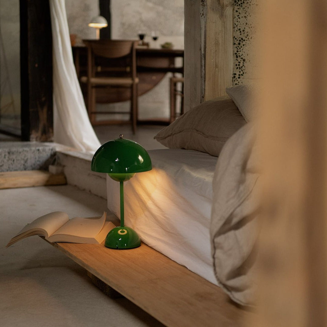 Ästhetische LED Dekolampe, kabellos, dimmbar, ergänzt jedes Interieur perfekt.