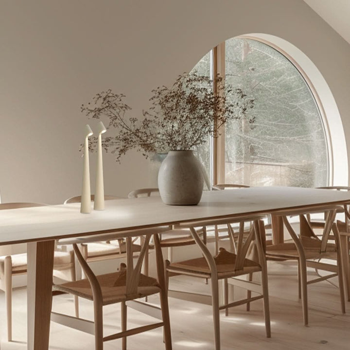 Touch-dimmbare kabellose LED Leselampe, modernes Design, vielseitig einsetzbar.