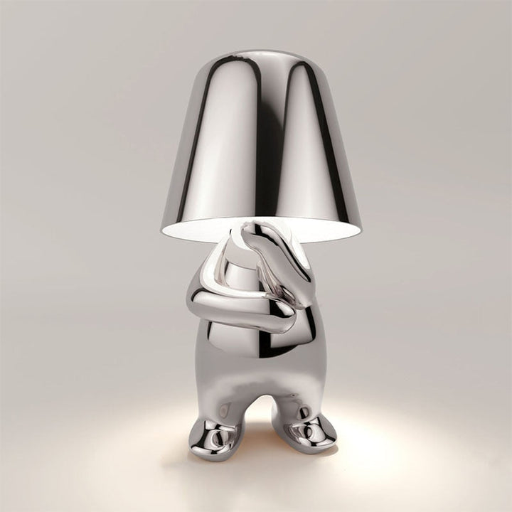 Goldene, wiederaufladbare LED Tischlampe, modern, kabellos, als Deko-Lampe für warmes Ambiente.