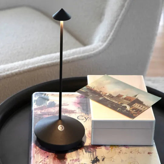 Flexible Beleuchtung: Kabellose LED-Tischleuchte mit Dimmfunktion für jeden Bereich.
