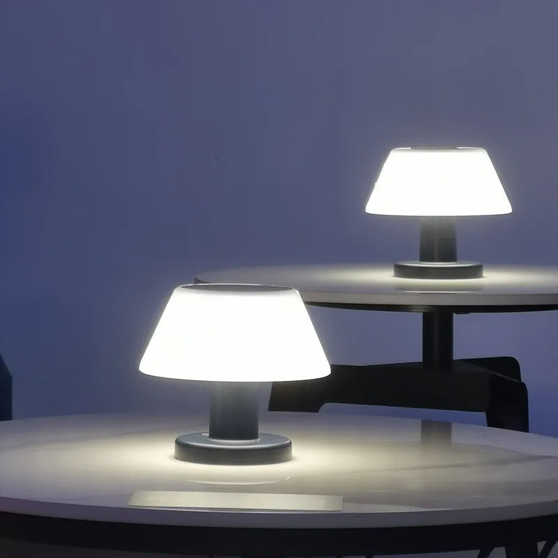 Elegante Solar-Tischleuchte mit LED für den Garten, kabellos, perfekt als Außenleuchte oder stimmungsvolle Gartenlampe.
