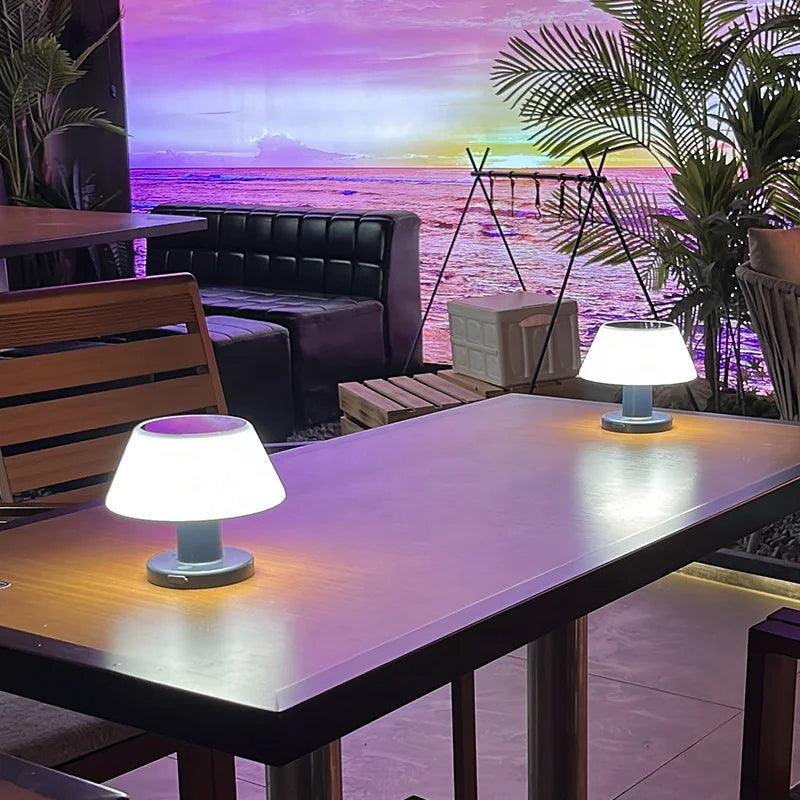 Vielseitige moderne Solar-Tischlampe, kabellos, ideal als stilvolle Innenleuchte oder energieeffiziente LED-Beleuchtung.