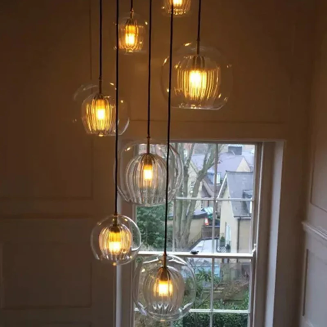 Hängende LED-Lampe "Aurora Sphere", kugelförmig, moderne Ästhetik, höhenverstellbar.