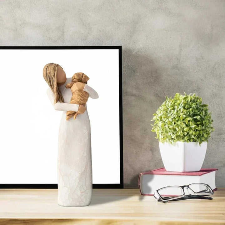 Elegante Kunstharz Figur: Familie mit Kind, Engel & Hund, perfekt als moderne Tischdeko für herzliche Momente.
