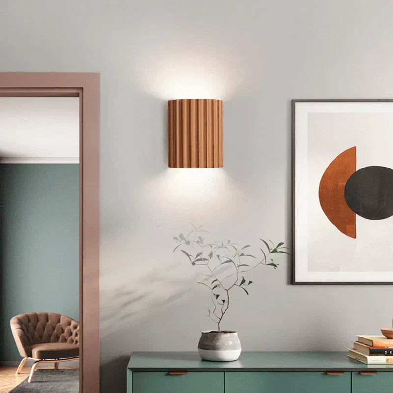 Moderne Kunstharz-Wandlampe mit LED-Beleuchtung. Stilvolles Design für Wohnzimmer, Schlafzimmer & Flur. Innenbeleuchtung.