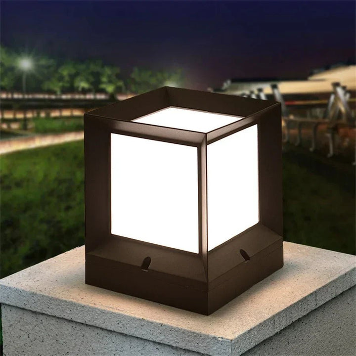 Moderne LED-Außenleuchte für Garten & Wege, stilvoll, wetterfest, energieeffizient, IP65.