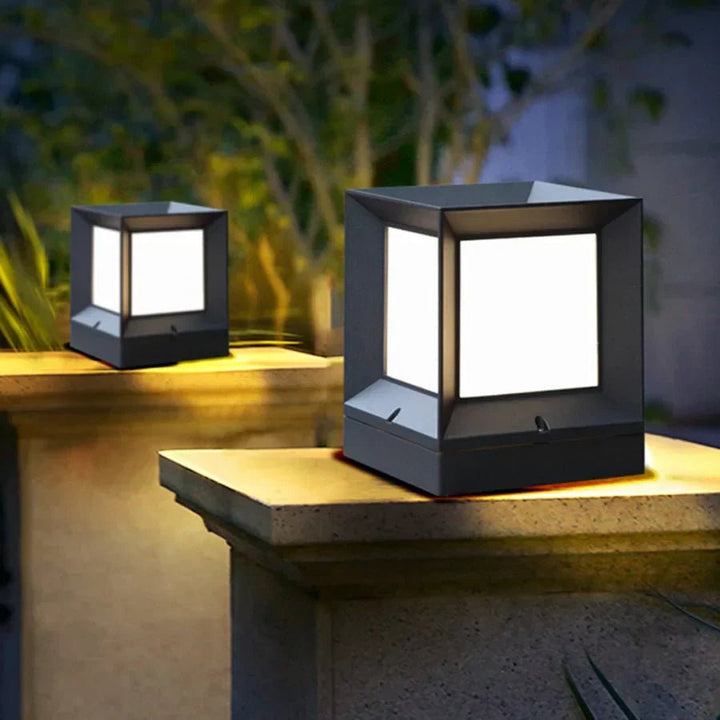 Wetterfeste IP65 LED-Außenleuchte, schwarz, schlankes Design, ideal für Gärten & Wege.