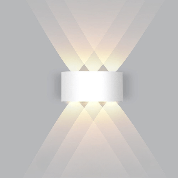 Hochwertige, wasserdichte LED-Wandlampe, modern & energieeffizient, ideal für Balkone.
