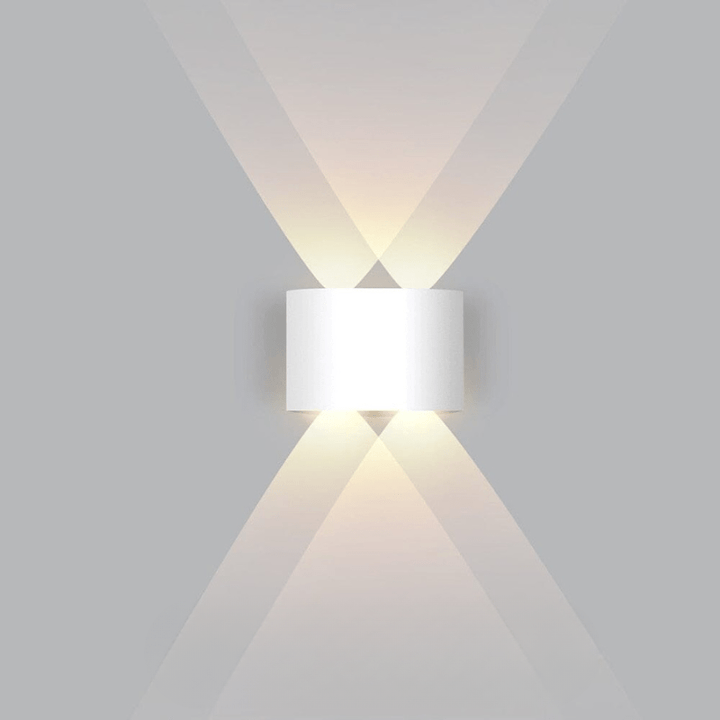 LED-Außenbeleuchtung im modernen Stil, wetterfest & energieeffizient, für einladende Außenbereiche.