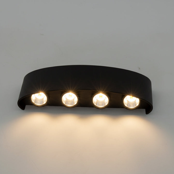 LED-Außenleuchte aus hochwertigem Aluminium, moderne Optik, wetterfest für dauerhafte Nutzung.