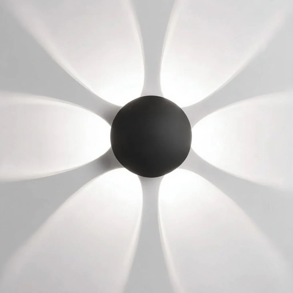 Elegante LED-Hauswandleuchte, IP65, schafft Atmosphäre im Garten und auf der Terrasse.