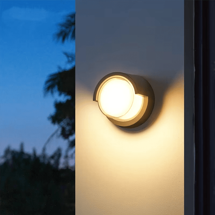 Moderne Außenwandlampe mit LED, effiziente & langlebige Beleuchtung für Eingangsbereich.