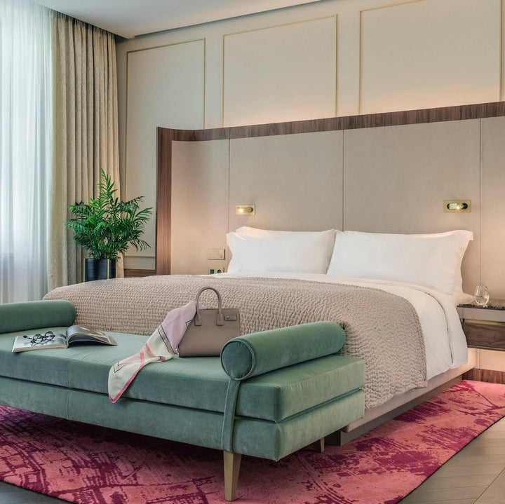 Praktische LED Leselampe mit Warm- und Kaltlicht-Option für gemütliche Schlafzimmer.