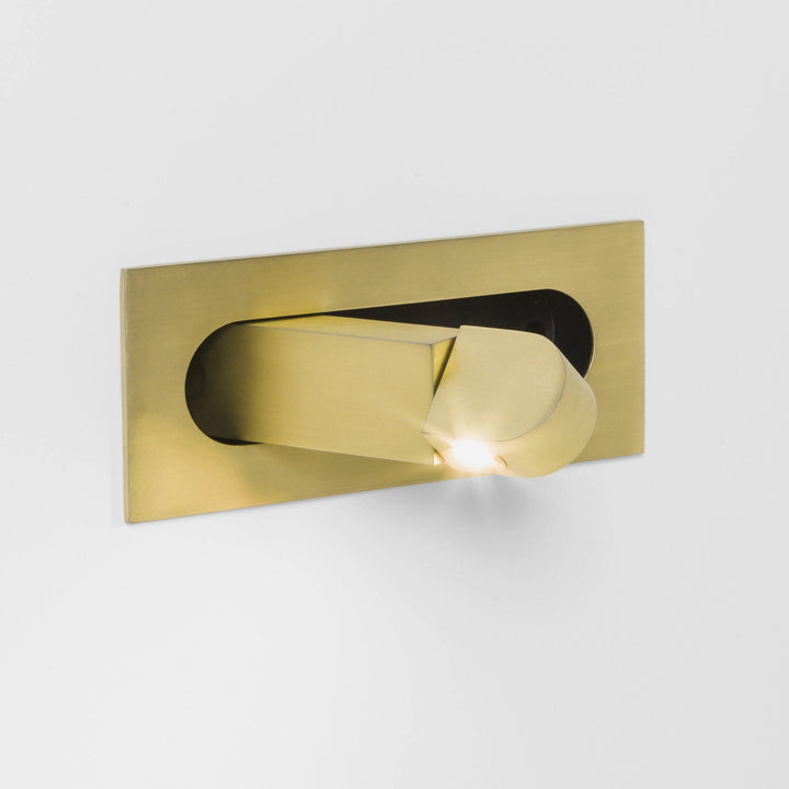 Hochwertige LED Bettlampe mit flexibler Farbtemperatur, passend für moderne Schlafzimmer.