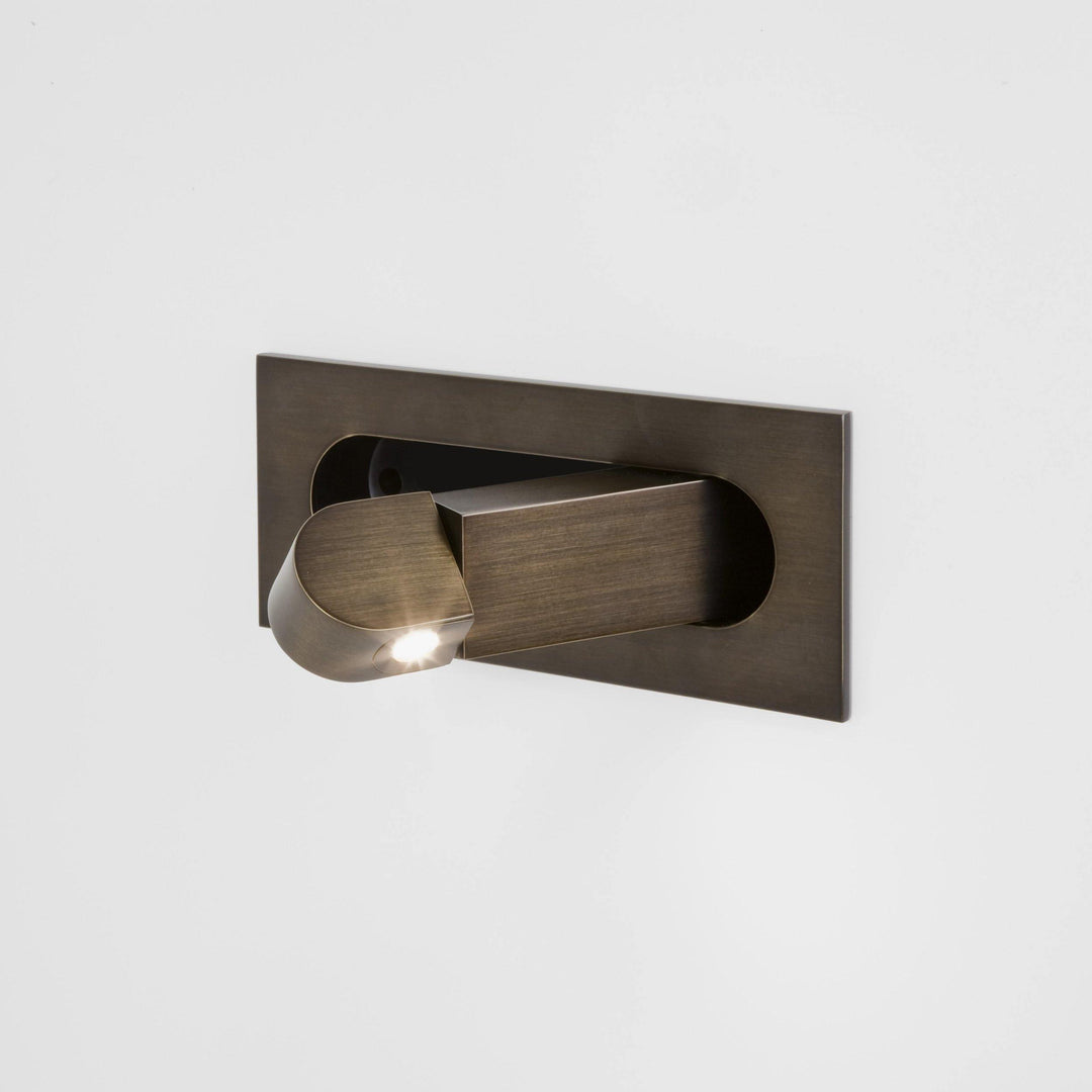 Moderne LED Innenbeleuchtung: Schlafzimmer-Leselampe mit vielfältigen Lichtfarben.