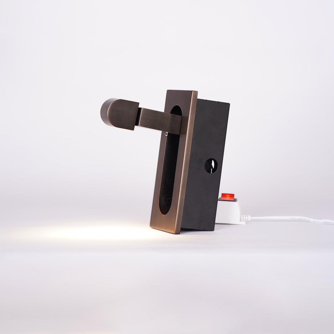 Stilvolle LED Leselampe für Hotels & Schlafzimmer, mit anpassbarer Helligkeit & Farbtemperatur.